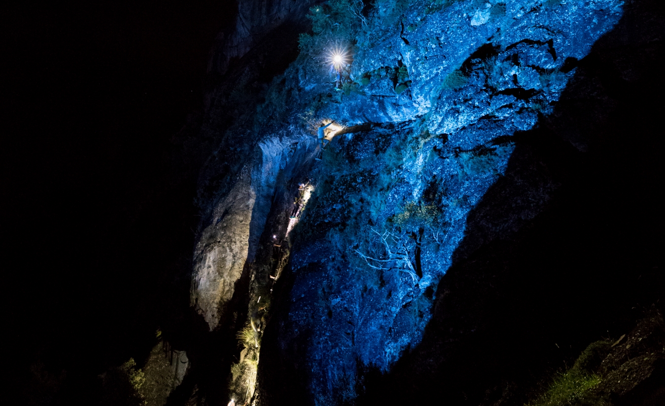 via-ferrata-nocturna-actividades-picos-1